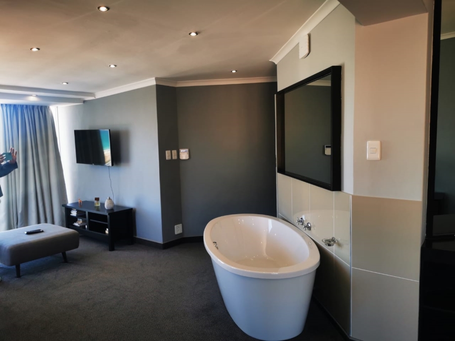 5 Bedroom Property for Sale in Jeffreys Bay Central Eastern Cape